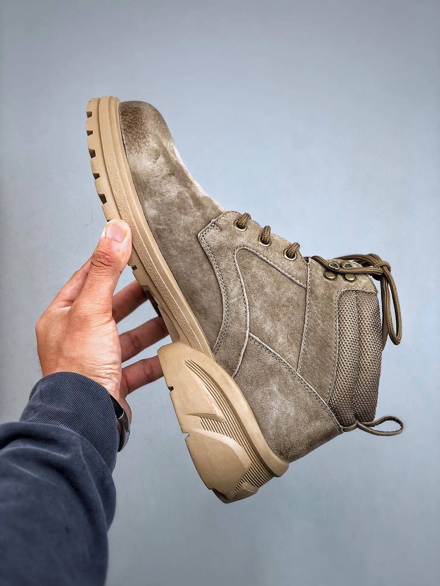Local self-pickup 💰560 supports store release. New goods 🚀Timberland Timberland outdoor mid-top casual rhubarb boots series. Guangdong factory quality. Original box and original packaging. The fabric is made of Italian 🇮🇹 top-grade frosted fine-grained cowhide. It is paired with anti-odor and anti-corrosion genuine leather latex insoles to give you a perfect wearing experience. High-quality and durable. A must-have for sportsmen. Specially designed to handle handsomeness. High-quality and first-class foot feel. Size: 38-44 (leather shoe size)